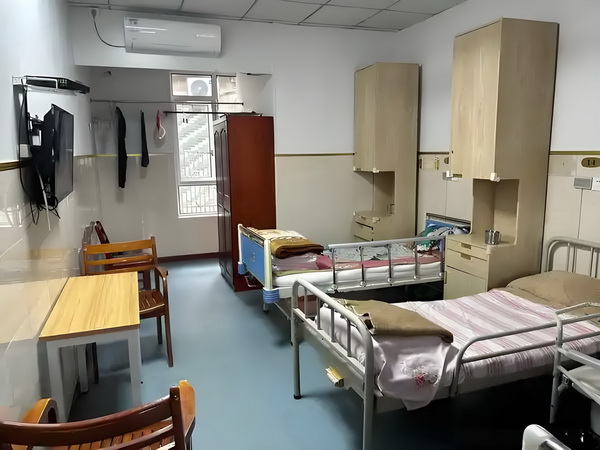 中国学者：特朗普把刀架我们脖子上我们绝不屈服